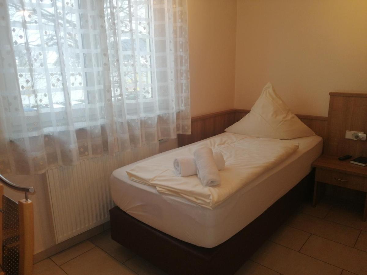 Hotel-Restaurant Zum Baeumle Süßen Buitenkant foto