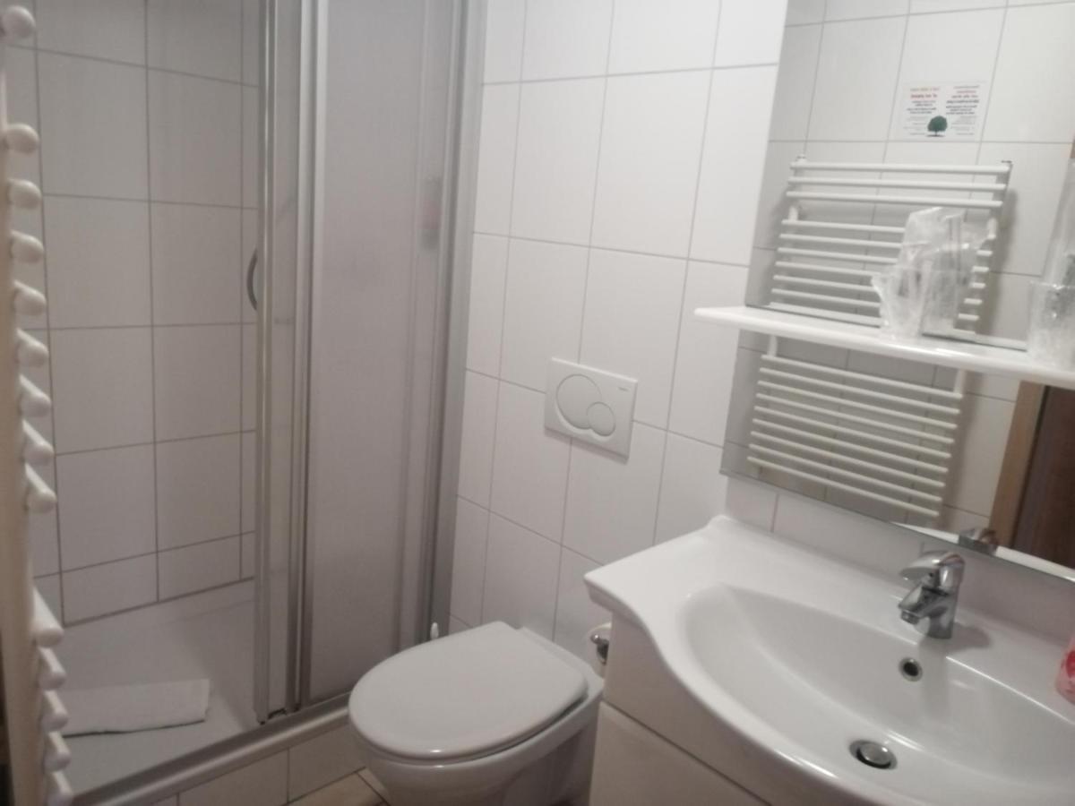Hotel-Restaurant Zum Baeumle Süßen Buitenkant foto